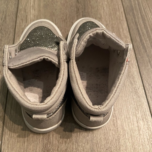 Girls Gymboree glittery silver high top. Size. 9 - Picture 7 of 9